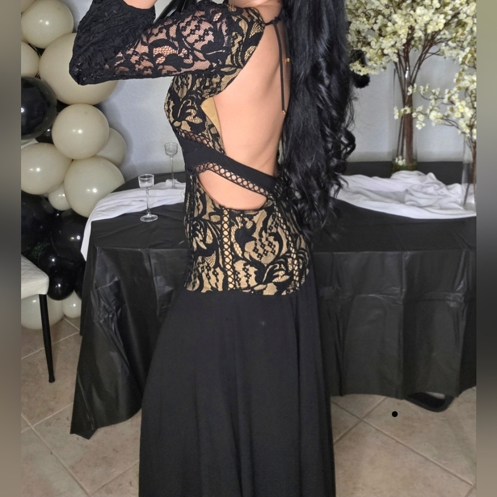 Beautiful black dress size 10. Long sleeve used once.